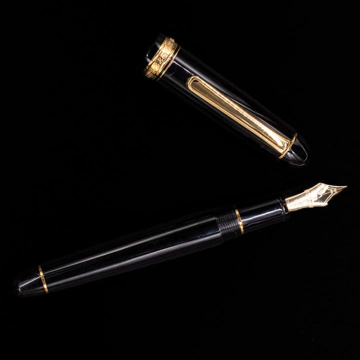Platinum 3776 Century Fountain Pen - Black & Gold