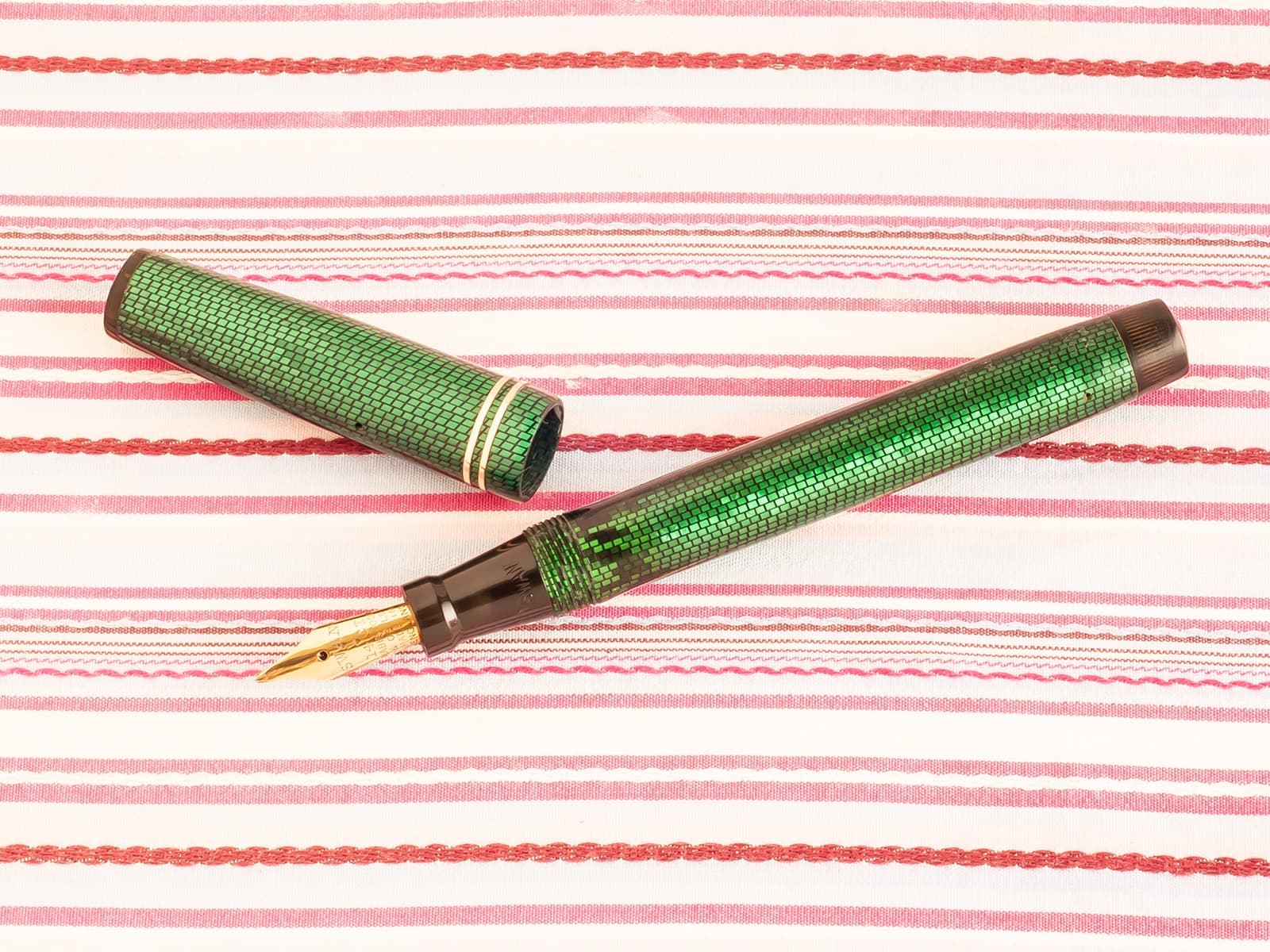 Mabie Todd Swan Leverless Green Lizard-Skin Fountain Pen