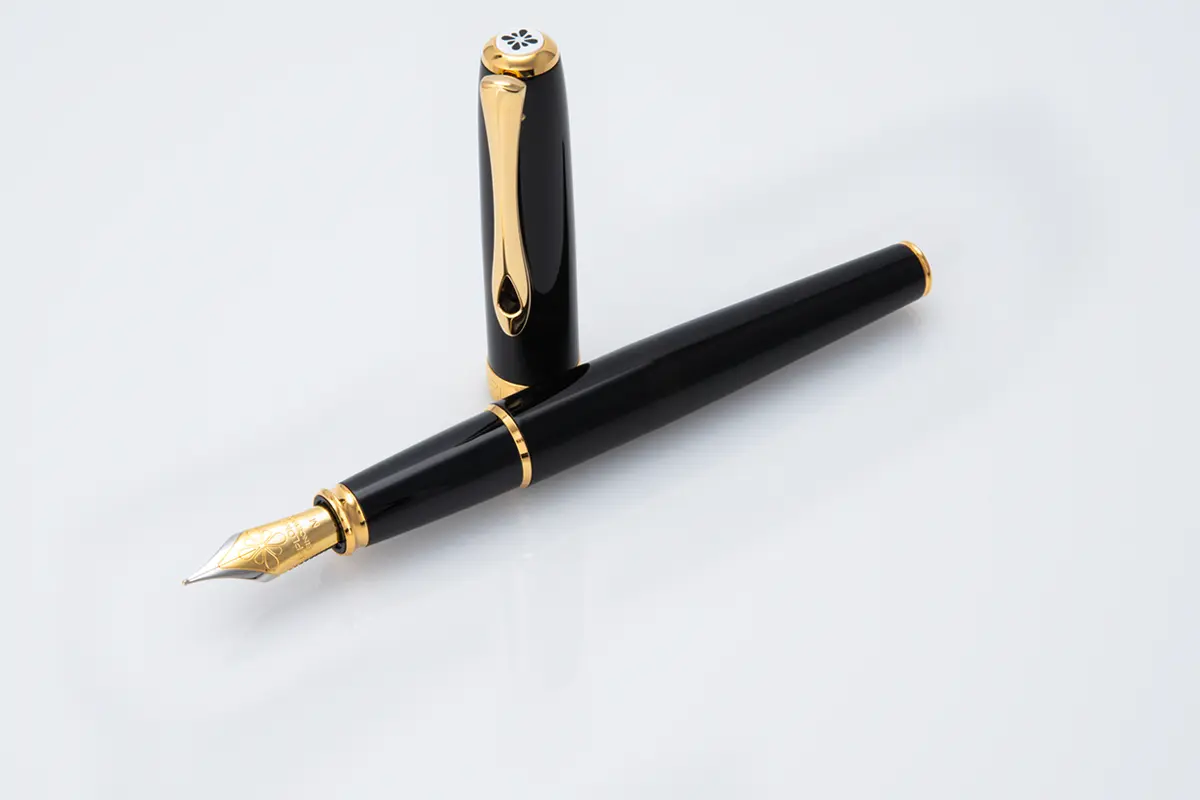Diplomat Excellence A2 lacquered gold fountain pen