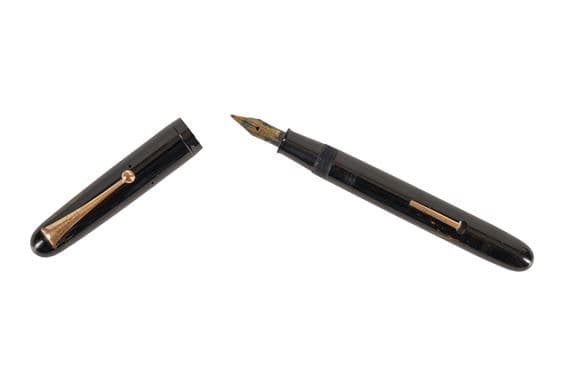 Dunhill-Namiki maki-e fountain pen