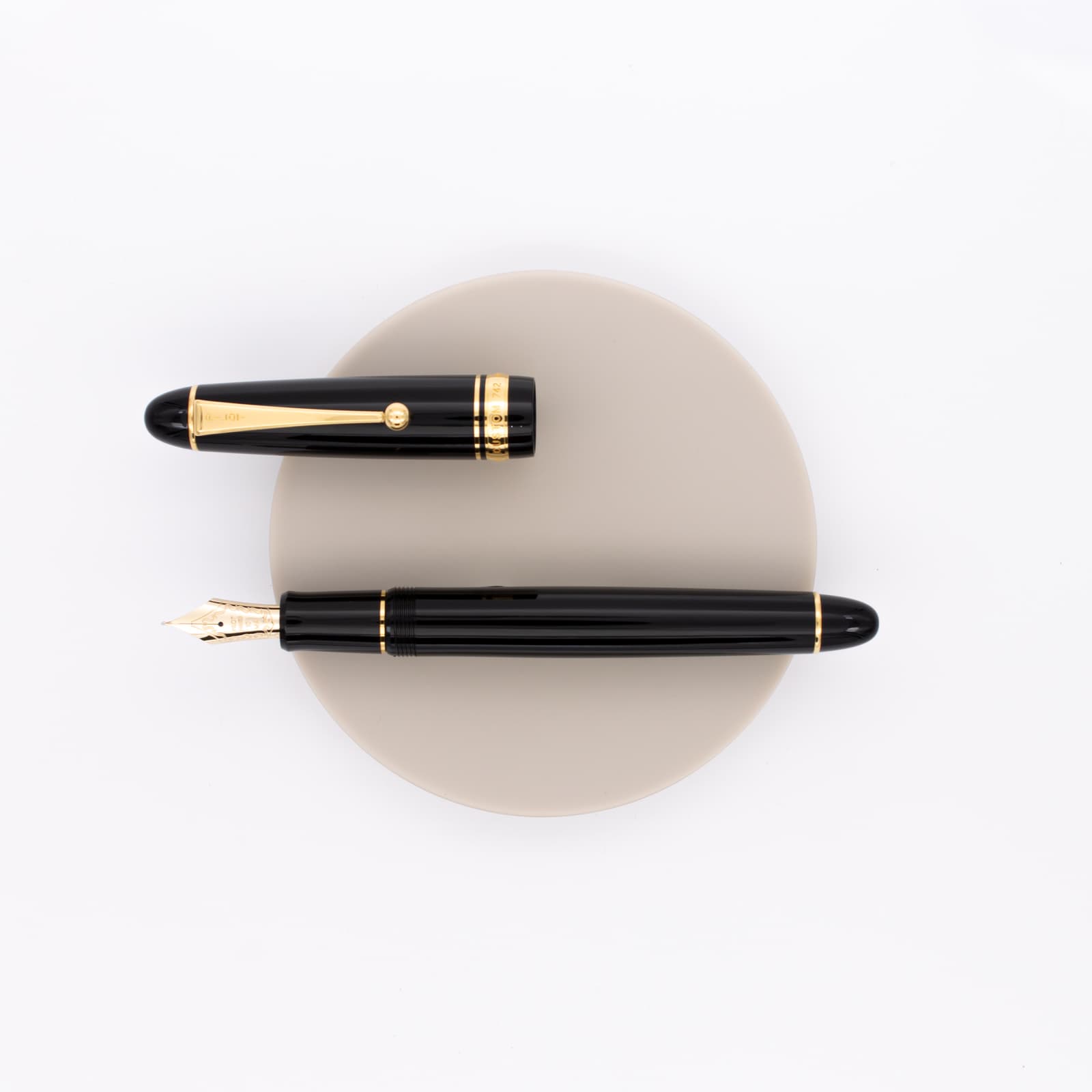 Pilot Custom 742 Waverly Nib Fountain Pen Black